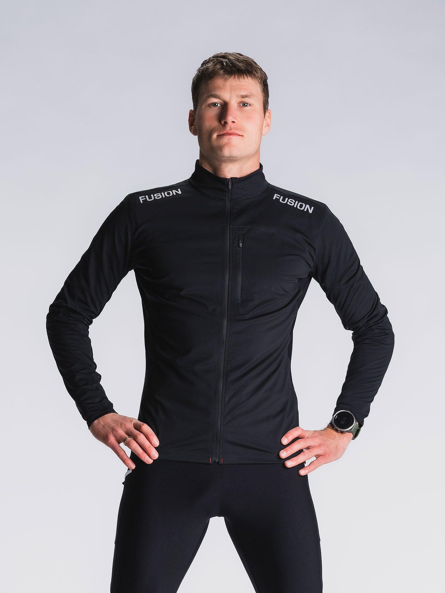 Fusion Mens S2 Run Jacket i sort med 3-lags laminat foran og C3-materiale i ryggen